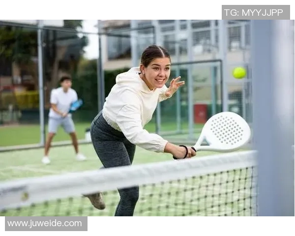 重庆网球队战术揭秘：网球巨献背后的策略与技巧探讨