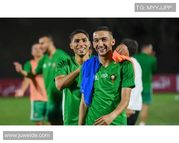 足球巨星齐聚一堂的精彩合照展现了无与伦比的球场魅力与友谊