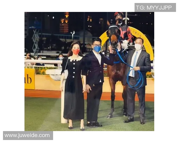 郭富城与足球明星同框合影展现运动魅力与偶像风采的精彩瞬间